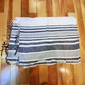 Aerie lightweight Shawl / scarf